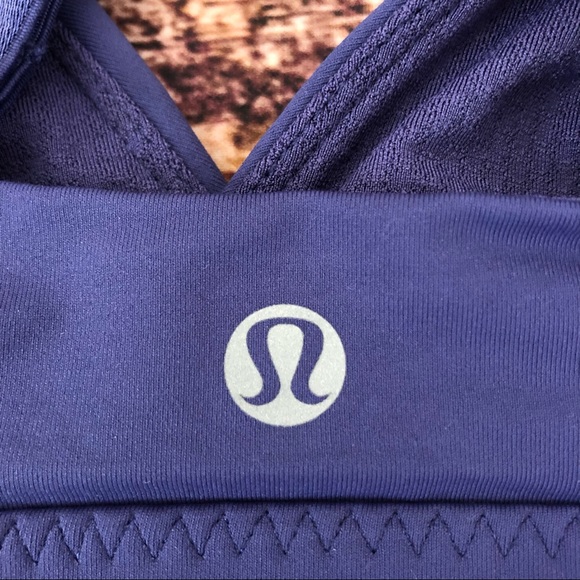 Lululemon Sports Bra Size 4 - Picture 4 of 5